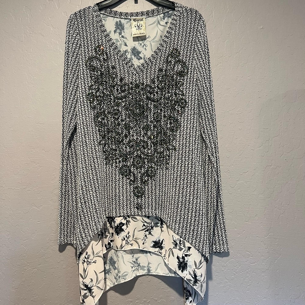 Vocal Black and White Floral Tunic Top